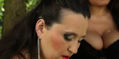 Plumper domina punishing her slave