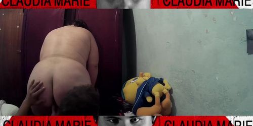 Entre los muslos de la gorda degustando sus flujos