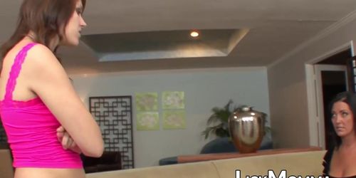 Young hottie seduced and orally pleased by stepmother