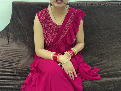 Desi step mom with a hot body masturbates in Indian kitchen in 4K HD
