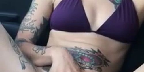 teenl masturbates on the beach in Public
