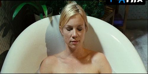 Amy Smart Butt Scene  in Mirrors